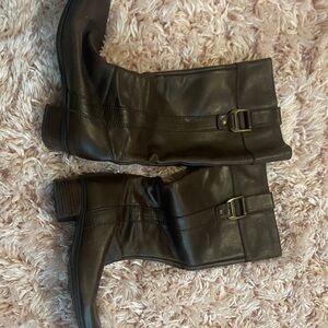 Chic Dark Brown Leather Heeled Boots